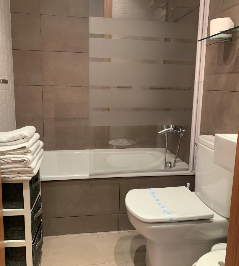 Apartament Centre Històric a Olot Appartamento Esterno foto